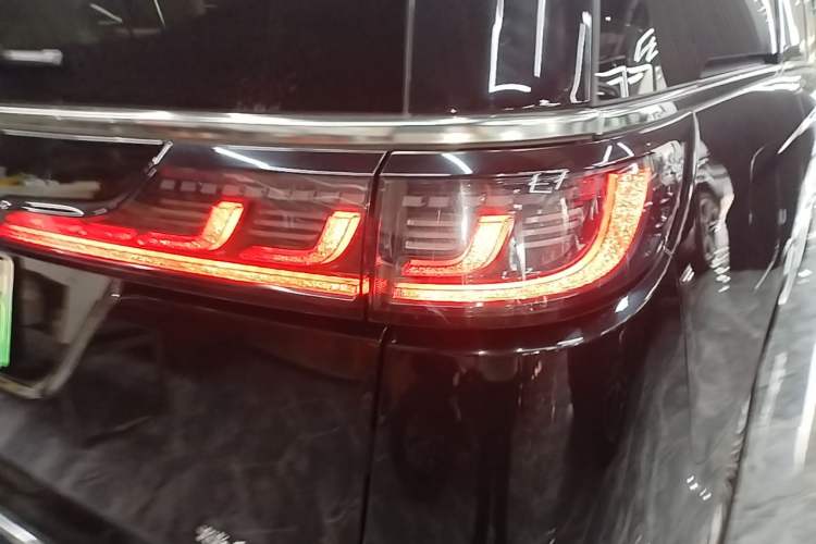 Used VOYAH Dream 2022 0-Carbon Edition Dream+ Smart Enjoyment Package 475 km Right Rear Taillight