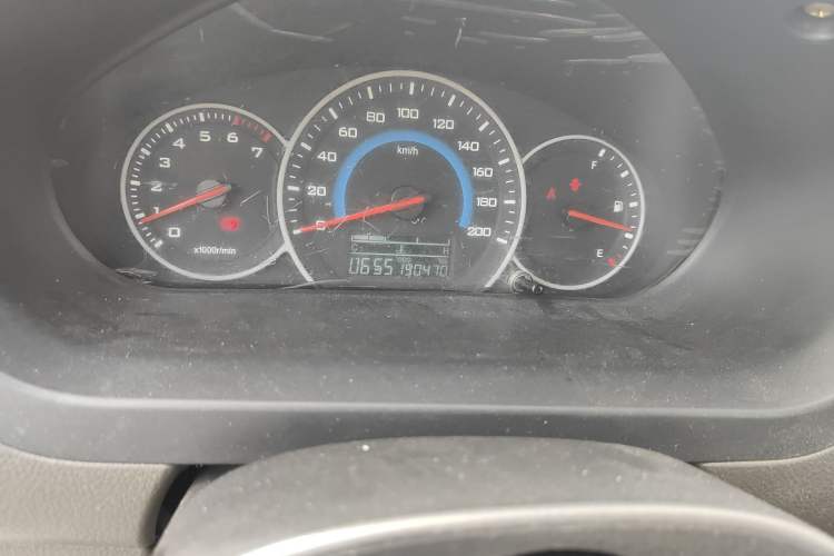 Used Wuling Rongguang V 2016 1.2L Standard Version Odometer Close Up