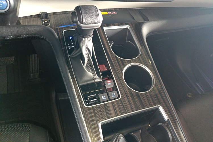 Used Toyota Granvia 2022 2.5L Hybrid Flagship Edition