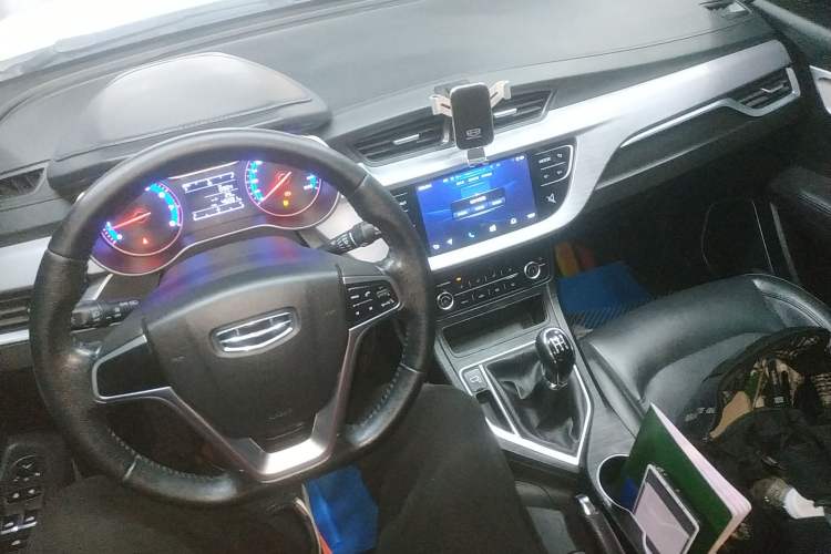 Used Geely Auto Vision 2020 Revised 1.5L Manual Asian Games Edition Center Console