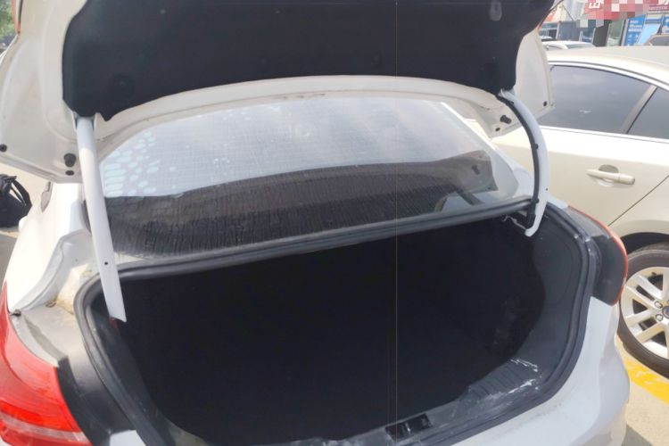 Used Ford Focus 2017 Sedan 1.6L Automatic Fashion Edition Smart Drive Version Trunk