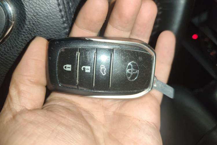 Used Toyota Highlander 2021 2.0T Four-Wheel Drive Prestige Version 7 Seats Vehicle Key