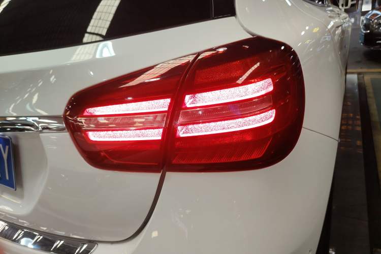 Used Mercedes-Benz GLA 2017 GLA 200 Fashion Model Exterior 3