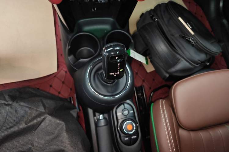 Used MINI 2019 1.5T COOPER 60th Anniversary Edition Gear Lever