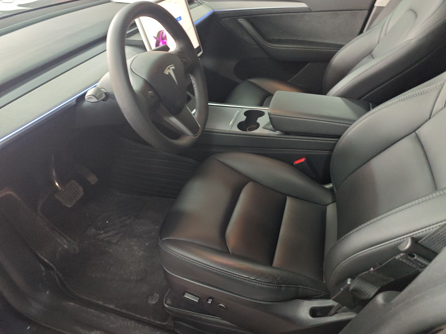 Переднее сиденье в автомобиле