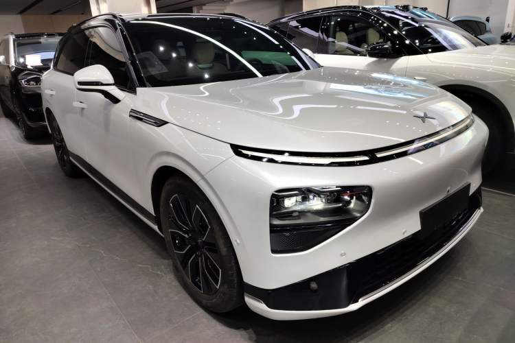 Used XPeng G9 2025 625 Long-Range Max Front Right 45 Deg