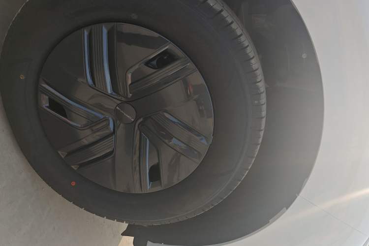 Used FORTHING Xinghai T5 2026 Model 530km Enjoyment Edition Right Front Wheel Hub