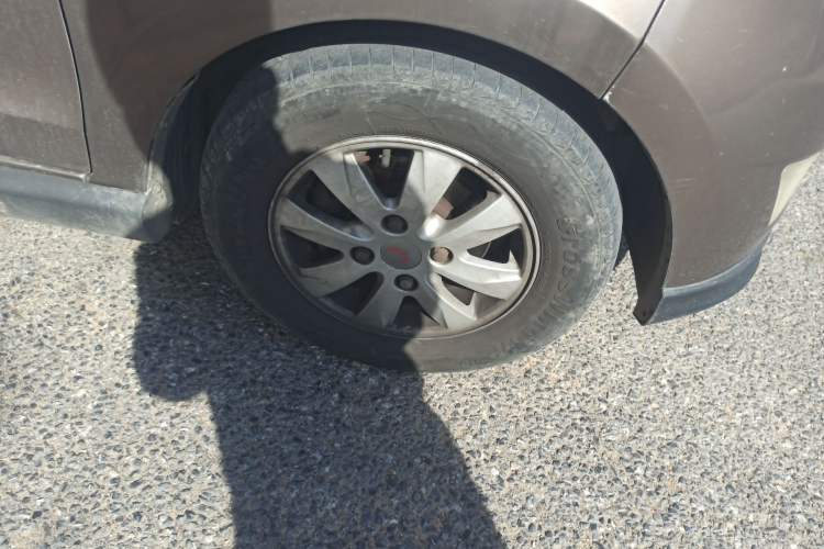 Used Wuling Hongguang 2013 1.5L S Luxury Model Right Front Wheel Hub