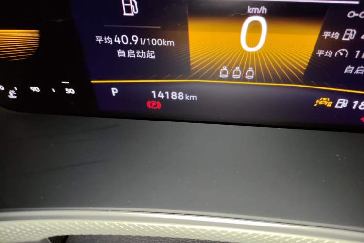 Used Volkswagen T-ROC 2023 280TSI DSG Two-Wheel Drive Time Edition Odometer Close Up