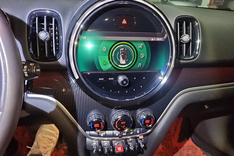 Used MINI Countryman 2021 1.5T COOPER ALL4 Connoisseur Audio And AC Panel