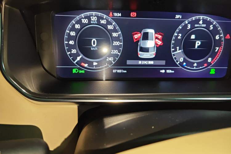 Used Land Rover Range 2018 3.0 SC V6 AB Prestige Extended Edition Odometer Close Up