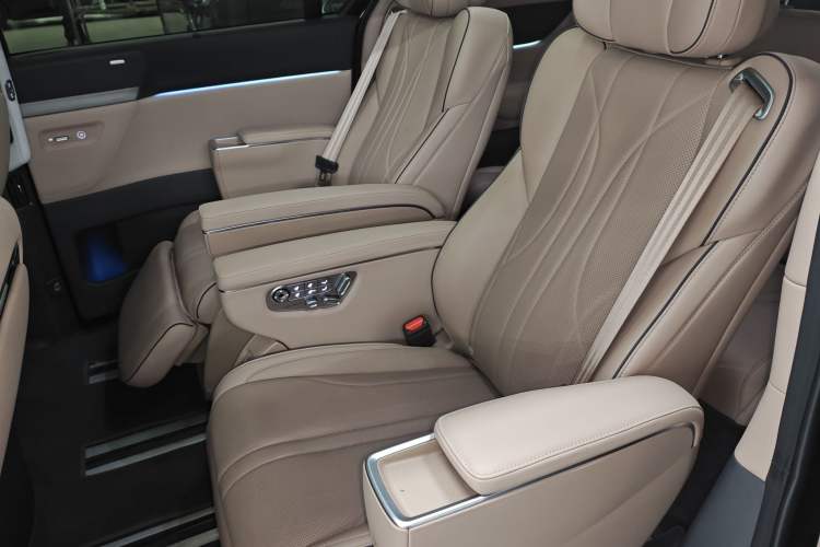 Used XPeng X9 2025 740 Ultra-Long Range Max