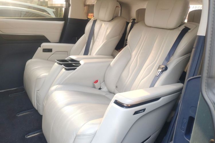 Used Buick Century 2023 2.0T Seven-Seater Yinshi Edition Left Rear Seat