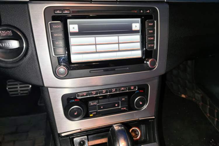 Used Volkswagen FAW-Volkswagen CC 2011 1.8TSI Luxury Model Audio And AC Panel