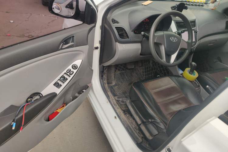 Used Hyundai Verna (older generation) 2016 1.4L Automatic Smart GLS Driver Seat