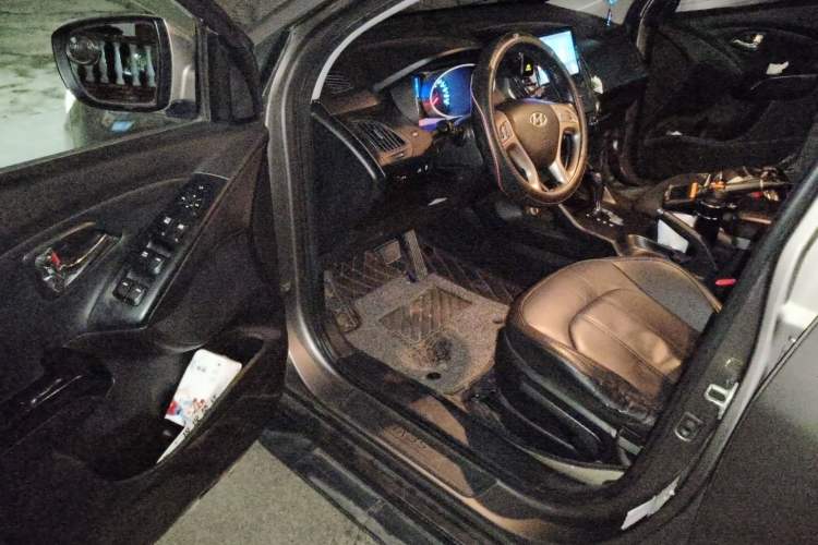 Used Hyundai ix35 2012 2.0L Automatic Two-Wheel Drive Elite Edition GLS Driver Seat