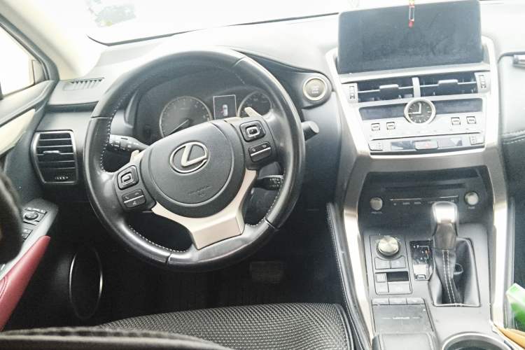 Used Lexus NX 2020 200 Front-Wheel Drive Vmotion Edition China VI Standard Steering Wheel