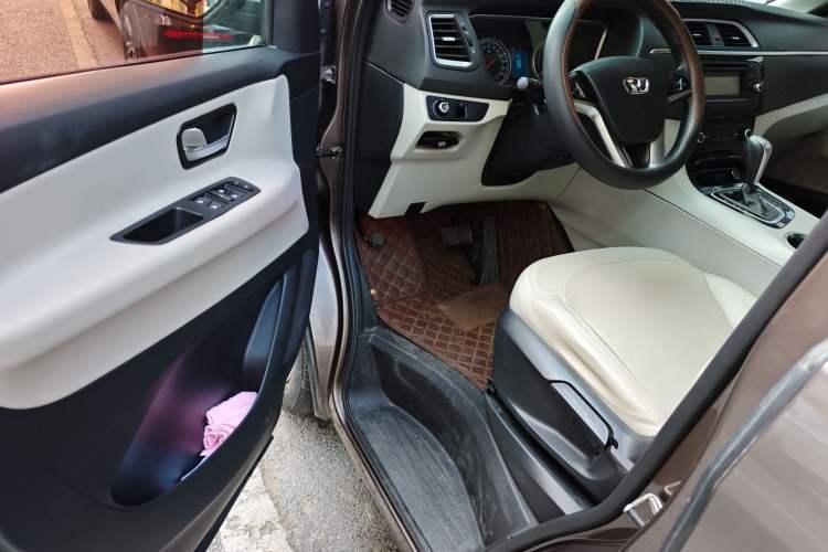 Used Huasong 7 2015 2.0T Automatic Comfort Model