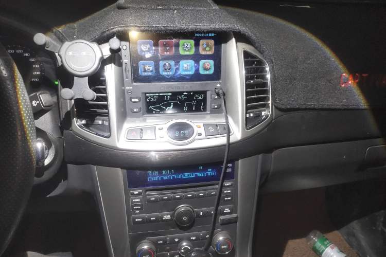 Used Chevrolet Captiva 2015 2.4L 4x4 Flagship Edition 7-Seater Audio And AC Panel