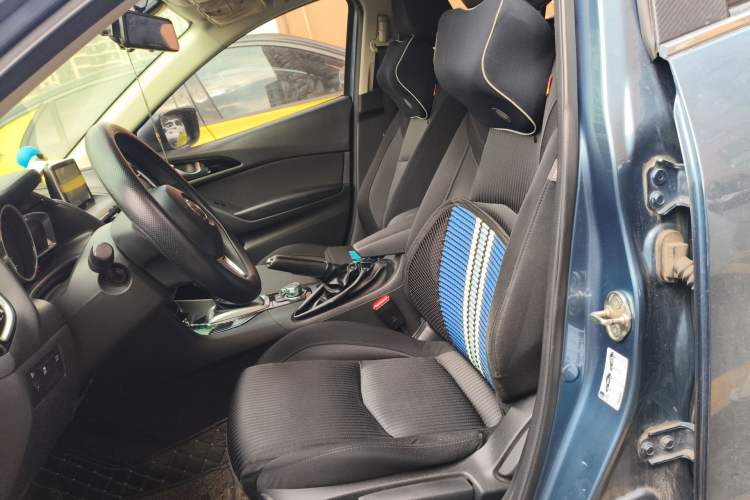 Used Mazda 3 Axela 2016 Hatchback 1.5L Automatic Luxury Model
