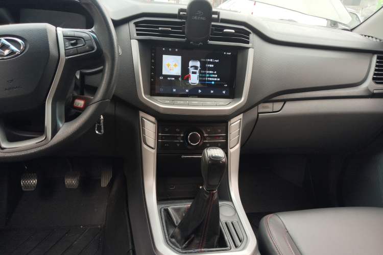 Used SAIC MAXUS T60 2017 2.4L Gasoline Manual Transmission Two-Wheel Drive High Ground Clearance Comfortable Version with Extended Cabin
