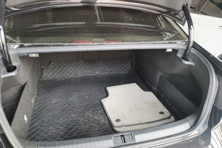 Used Volkswagen Magotan 2024 2 Million Units Zhongxiang Version 330TSI DSG Luxury Edition