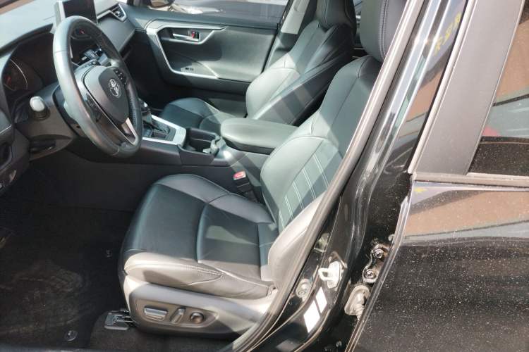 Used Toyota Wildlander 2022 2.0L CVT 4x4 Luxury PLUS Edition
