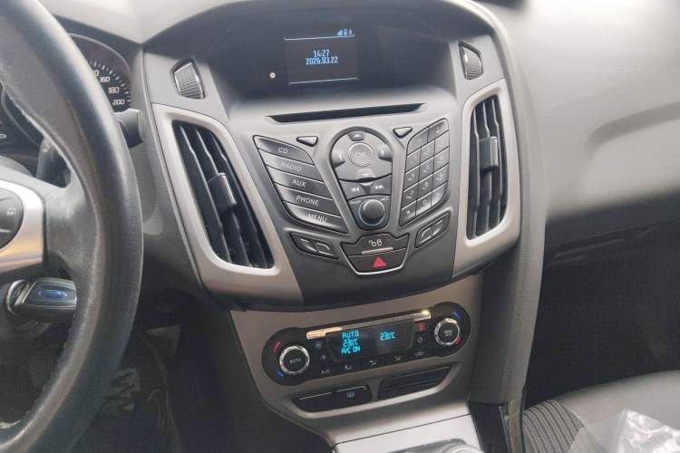 Used Ford Focus 2012 Sedan 1.6L Manual Fashion Edition
