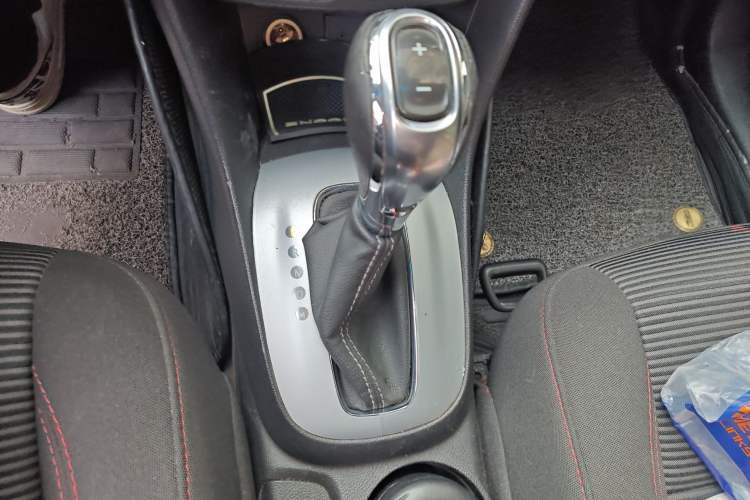 Used Buick Encore 2015 1.4T Automatic Two-Wheel Drive Urban Elite Version