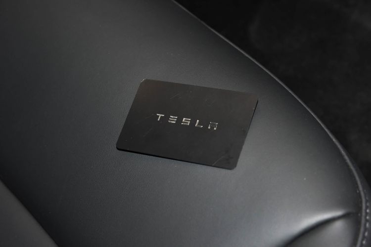 Used Tesla Model Y 2021 Long-Range All-Wheel-Drive Version Vehicle Key