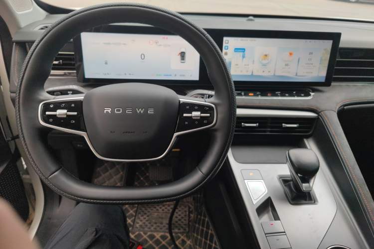 Used Roewe D5X DMH 2024 135 Tech Edition
