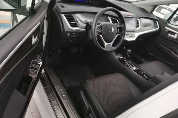 Used Honda Jade 2017 1.8L automatic Comfort version 5 seats