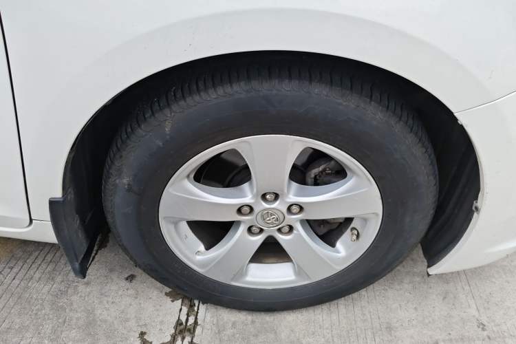 Used Toyota SIENNA  Right Front Wheel Hub