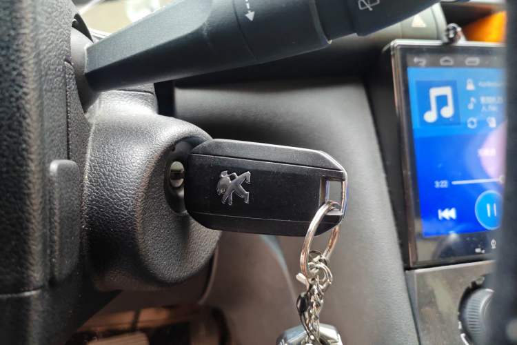 Used Peugeot 3008 2016 2.0L Automatic Classic Edition Vehicle Key