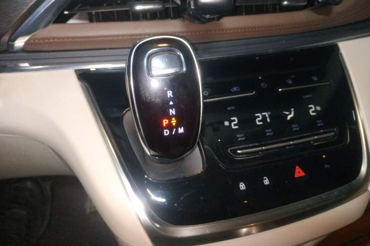 Used Buick GL8 2023 Land Executive Class Smart Enjoyment Model