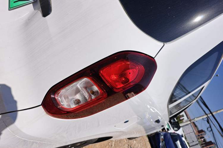 Used Wuling Hongguang New Energy 2025 Extended-Range Hybrid 50 km Standard Version Right Rear Taillight