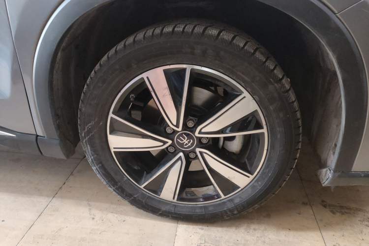 Used BYD Song Pro New Energy 2022 DM-i 110km Flagship Model Right Front Wheel Hub