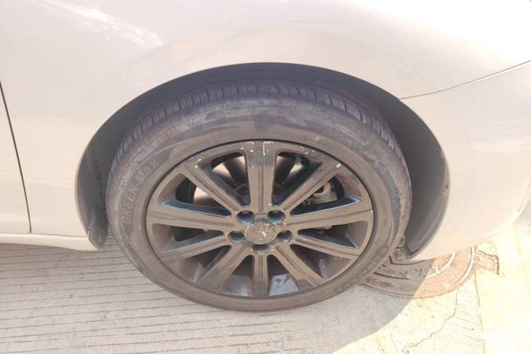 Used Peugeot 408 2016 1.6T Automatic Luxury Edition Right Front Wheel Hub