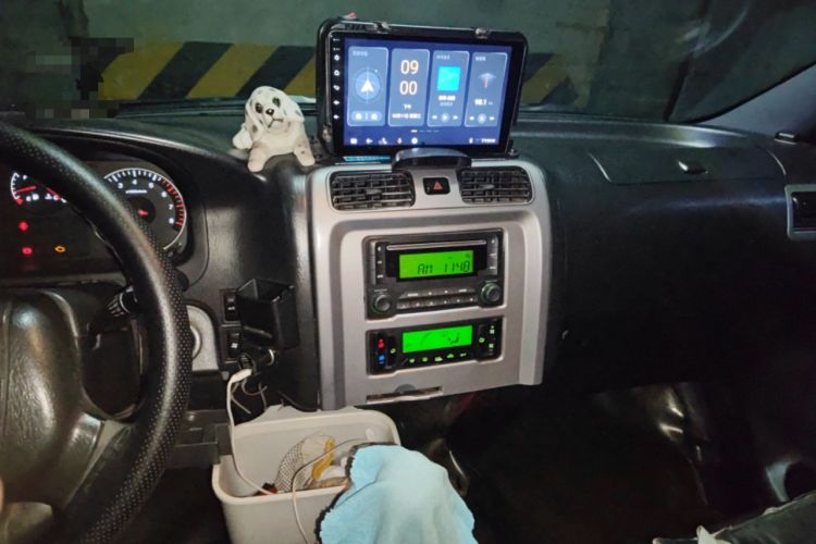 Used Jinbei Grace 2010 2.4L 3rd Generation Zunling Standard Version 9 Seats 9 Seats 4RB2 Audio And AC Panel