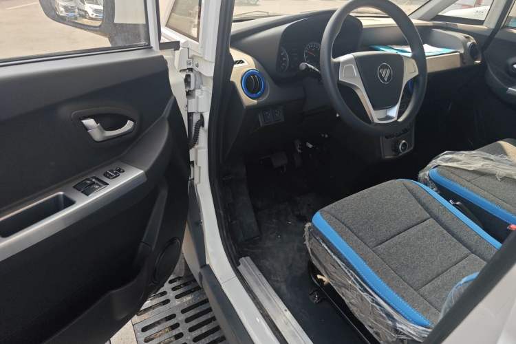 Used Foton Intelligent Blue Elf E7 2024 All-Electric Van Flat Roof 2 Seats EVE Energy 41.86 kWh Driver Seat