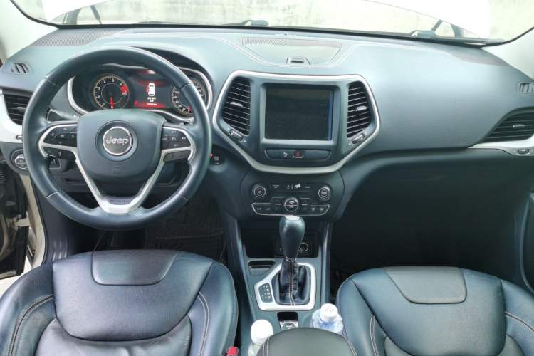 Used Jeep Cherokee 2017 2.4L Leading Smart Edition
