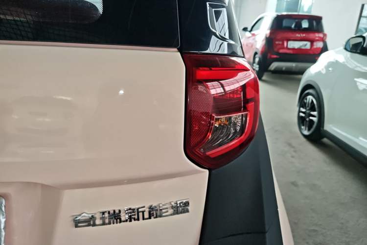 Used Chery QQ Little Ant 2022 Revised Version 2 Sweet Pink Edition Full-Sugar Version 28.8 kWh 30 kW 301 km Exterior 3