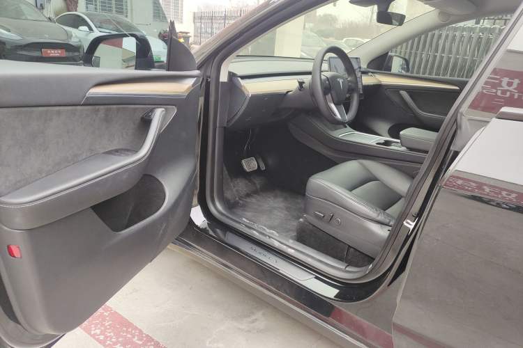 Used Tesla Model Y 2021 Standard Range Rear-Wheel Drive Version
