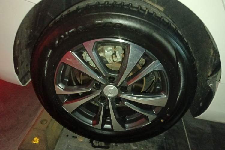 Used CHANGAN Eado 2023 Changan Edition PLUS Blue Whale NE 1.4T GDI DCT Prestige Version Right Rear Wheel Hub