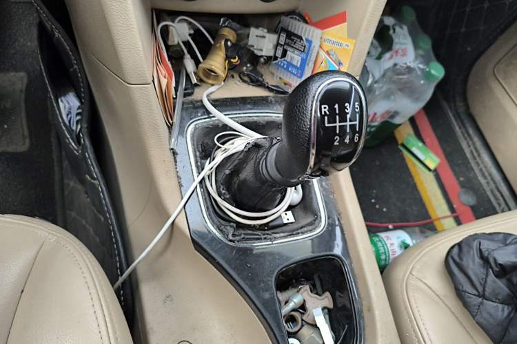 Used Baojun 730 2016 1.5T Manual Comfort Version 7 Seats Gear Lever