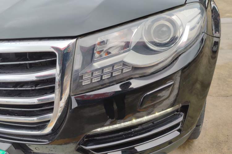 Used Haval H8 2015 2.0T Two-Wheel-Drive Luxury Version Left Front Headlight