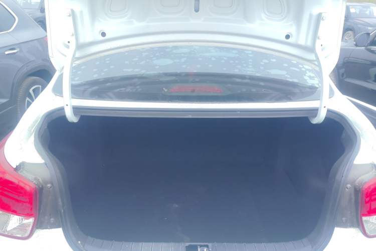 Used Hyundai Verna (older generation) 2017 1.4L Manual Colorful Skyroof Version China V Standard Trunk