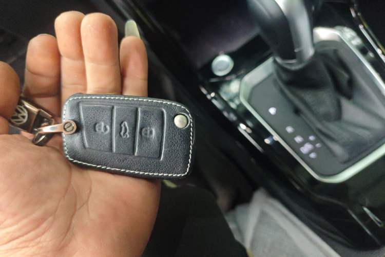 Used Volkswagen T-ROC 2022 280TSI DSG Two-Wheel Drive Comfort PLUS Vehicle Key