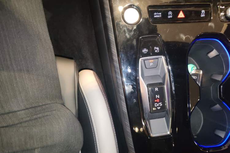 Used Audi A5L 2026 2.0T Sport Plus Gear Lever