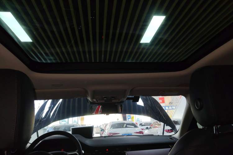 Used Land Rover Range Rover Evoque 2021 Range Rover Velar 249 PS R-Dynamic S Performance Edition